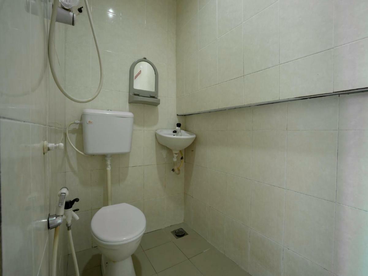 Oyo 988 Malawati Ria Hotel Kuala Selangor Exterior foto